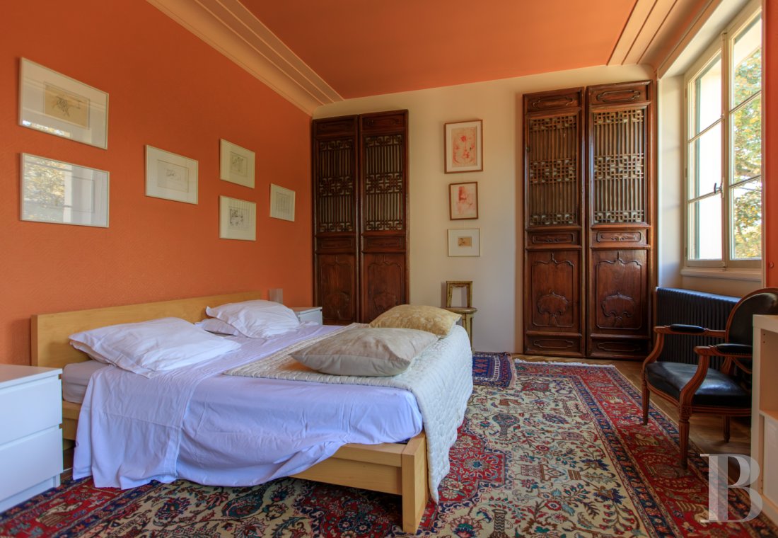 En Saône-et-Loire, à Mâcon, une villa et son jardin entièrement de style Art déco - photo  n°46